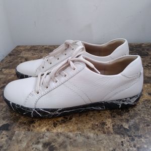 Naturalizer womens Beige sneakers size 10w